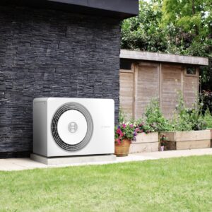 Groß (Compress 5800 ODU Small Chassis on concrete plate in garden) Groß (Compress 5800 ODU Small Chassis on concrete plate in garden)